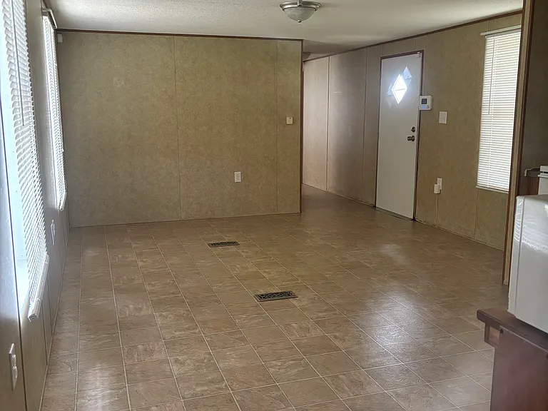 621 Goos St — Photo 3