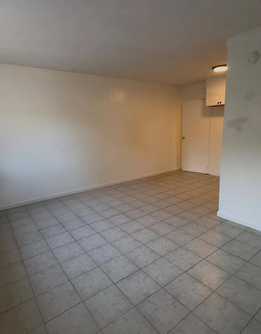 Studio, 1.0 bath, 334 sqft, $1,900 — Photo 2