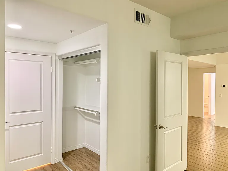 The Watermarque Apartments — Photo 11