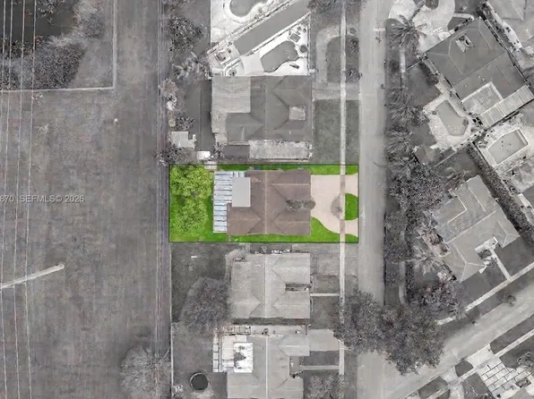 2030 NW 91st Ter, Pembroke Pines, FL 33024