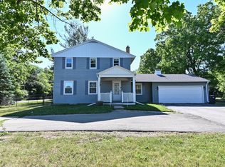 1721 S Calhoun Rd, New Berlin, WI 53151