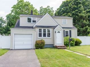 11 Anchor Ct, West Babylon, NY 11704