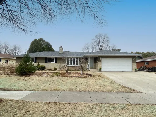 1728 Chateau Dr, Green Bay, WI 54304