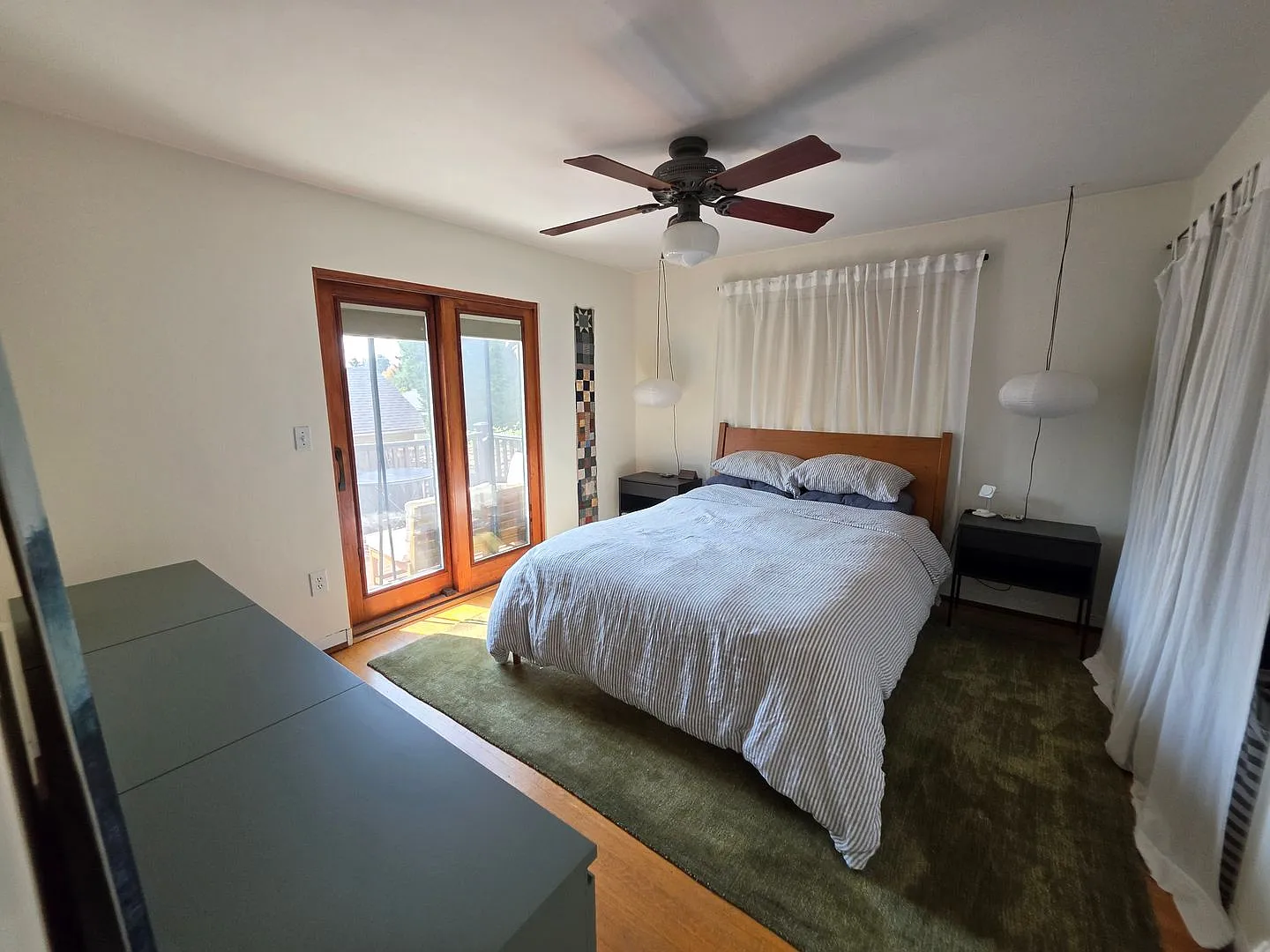 Cute Spanish Style Bungalow Close to Shopping and the Light Rail — Photo 2