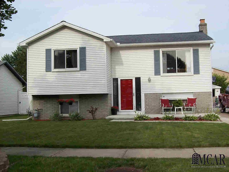 1st image of 8704 Lillian Dr