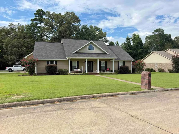 361 Regal Oaks Cir, White Hall, AR 71602