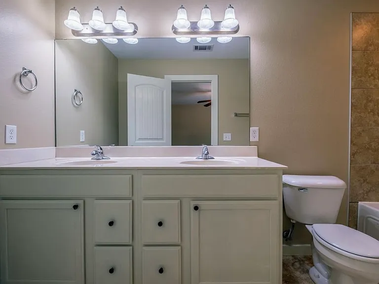 102 Venezia Ln — Photo 19