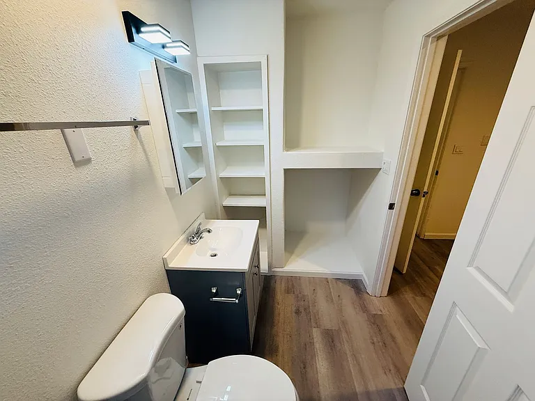 946 Modesto Ave #4 — Photo 12
