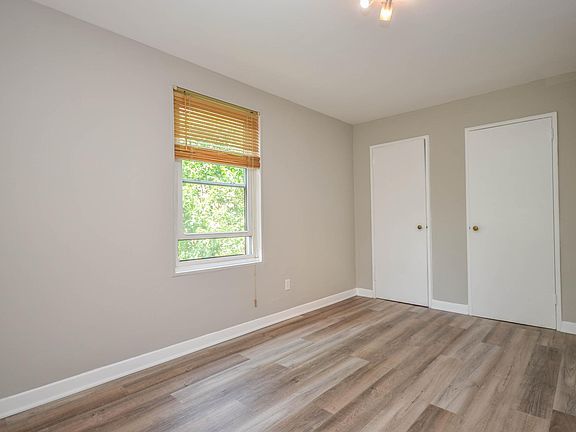 3rd image of 4840 Macarthur Blvd NW APT 404