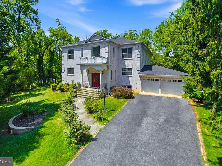 1310 Forestwood Dr — Photo 1
