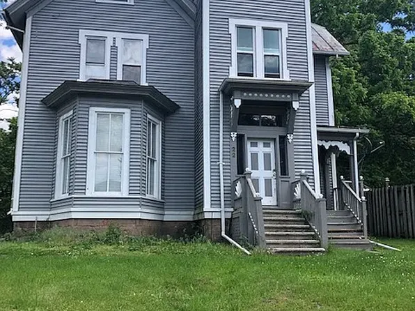 22 Wager Pl APT D, Ionia, MI 48846