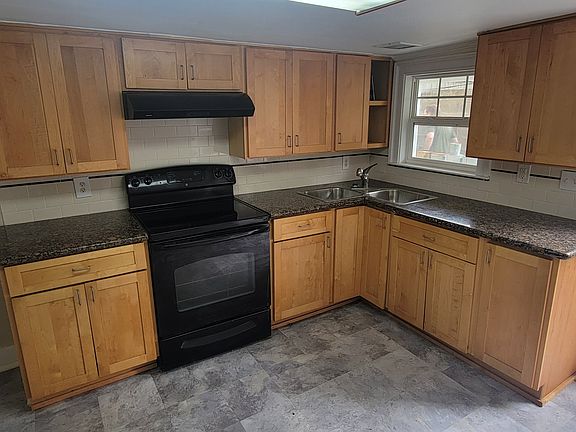 3rd image of 4421 Baronne St #A
