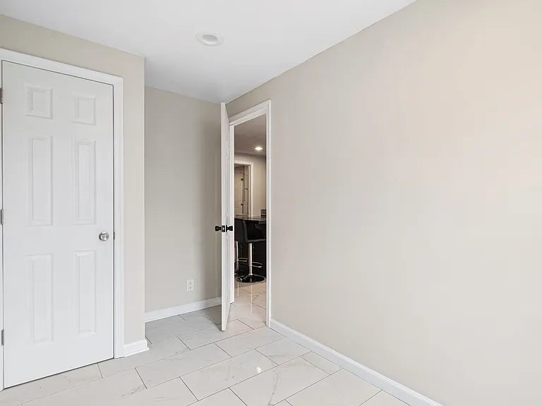 106 W Thompson St #2 — Photo 11