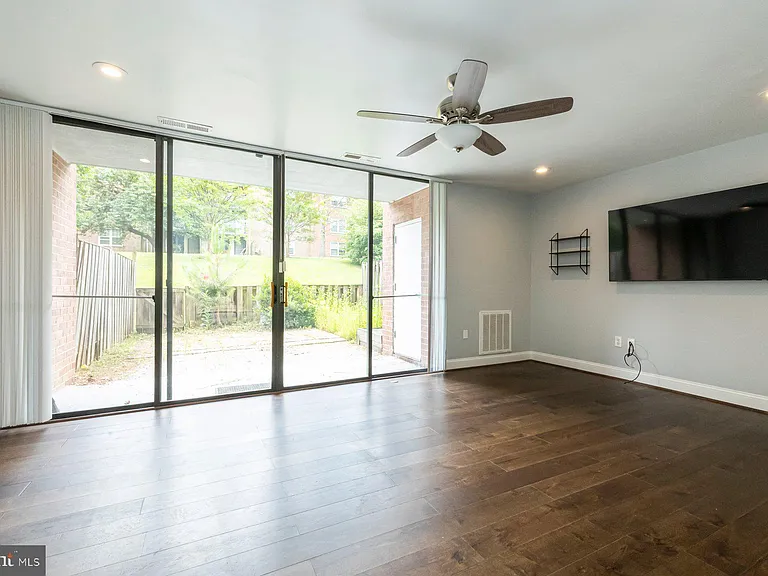 702 Quince Orchard Blvd #P-2 — Photo 3