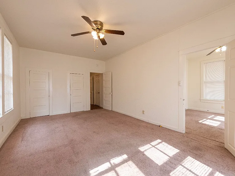 314 E Houston St — Photo 7