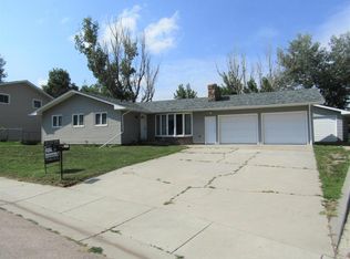 405 Prairieview Dr, Gillette, WY 82716