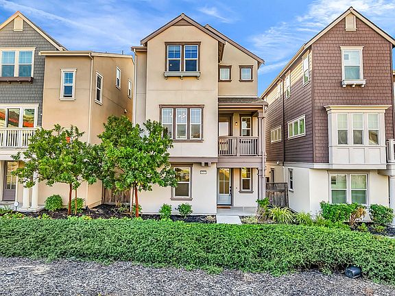 Detached Single Family with no neighbors on the front and with uninterrupted views