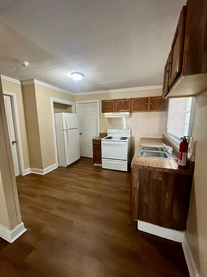 3 Bed/1 Bath Home — Photo 3