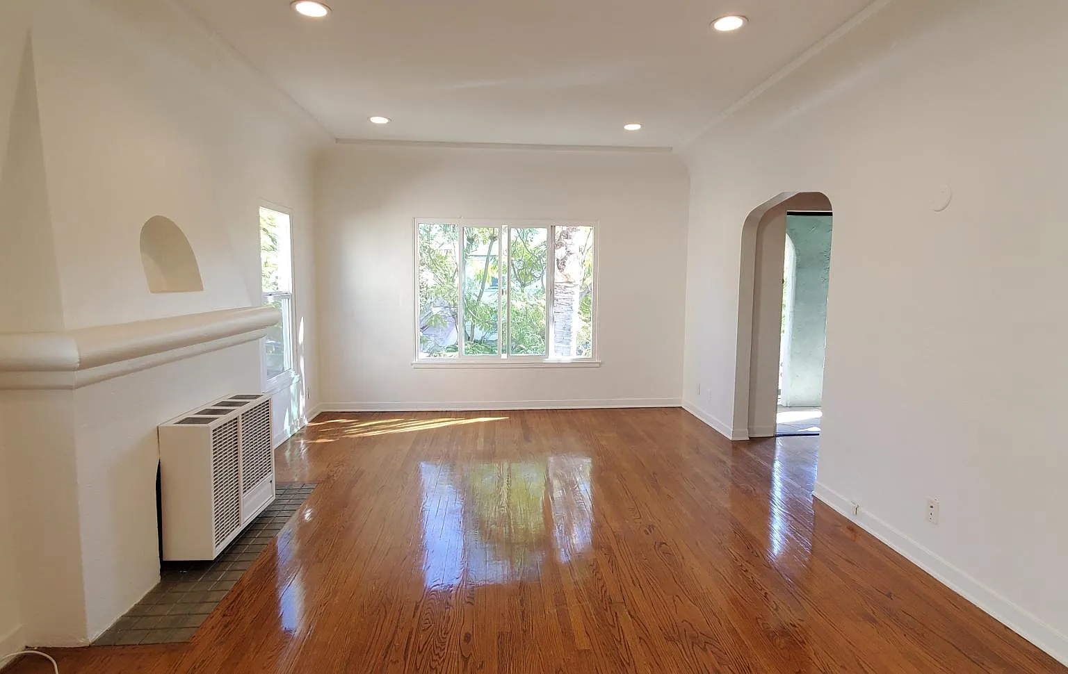 2 bed, 1400 sqft, $3,995 — Photo 2
