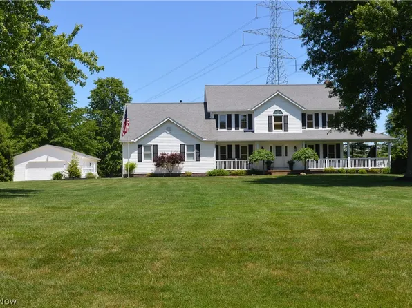 7600 Meadowood Dr, Canfield, OH 44406