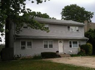 2 Quaker Ct, West Babylon, NY 11704