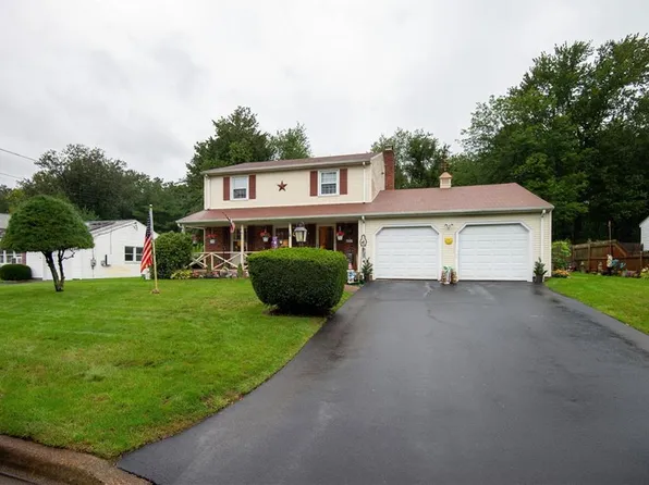 18 Tanglewood Dr E, Riverside, RI 02915