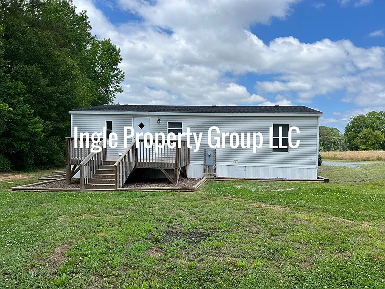 220 Sandy Rd — Photo 4
