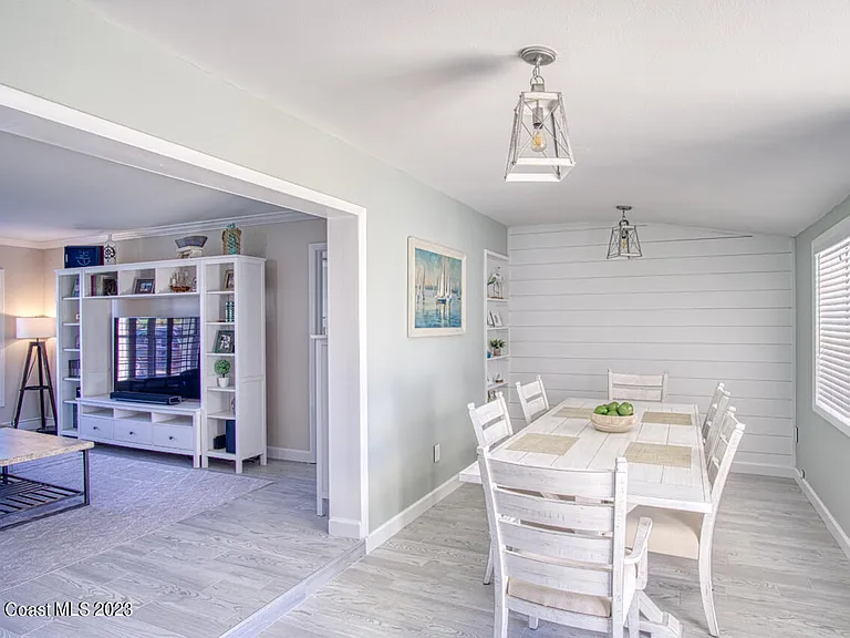 455 Laurel Ct — Photo 11