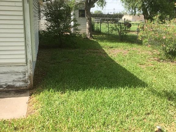 3rd image of 712 W Huisache Ave