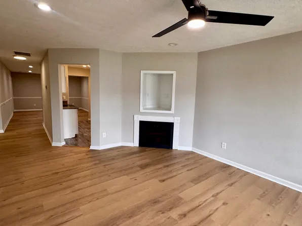 10896 Big Sky Dr, Hampton, GA 30228