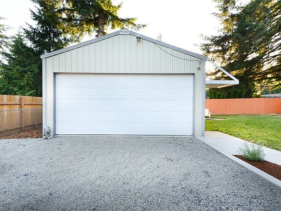 3rd image of 2829 Bonavista Dr SW