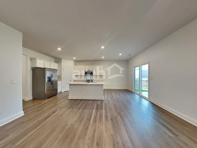 319 Pine Hill Ct — Photo 5