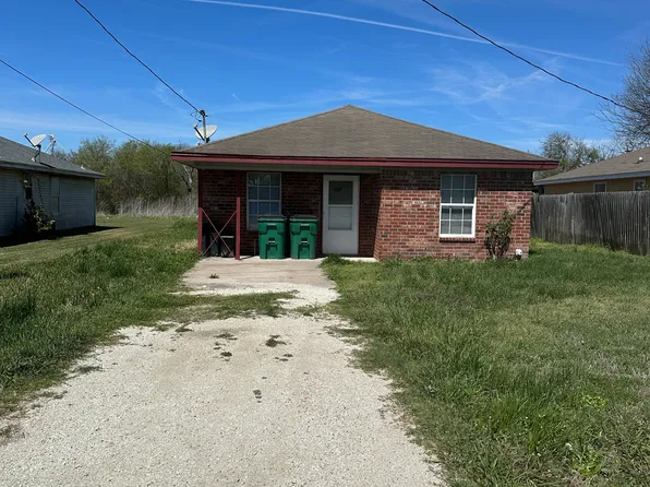 207 E Ross Ave, Mart, TX 76664