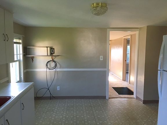 4th image of 52 Hillcrest Dr