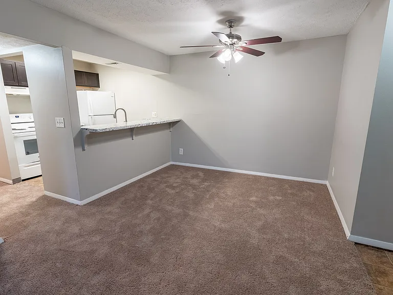Camelot East Apartments — Photo 48