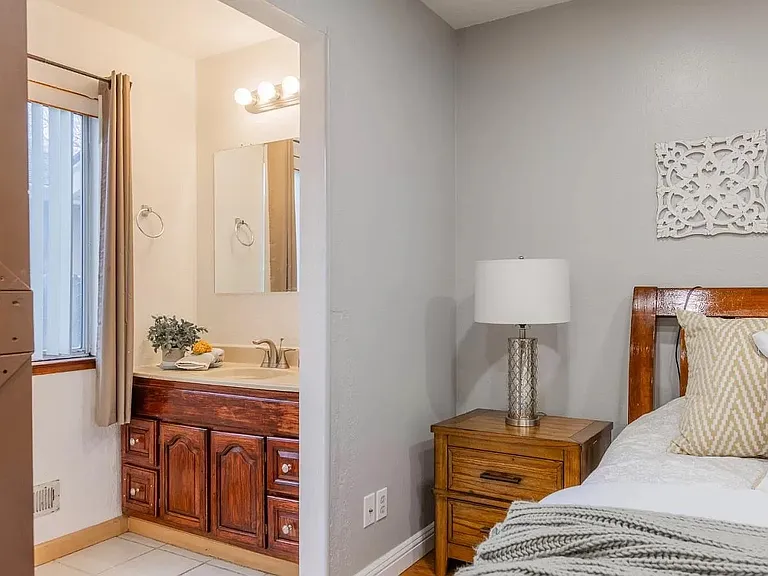 514 Willow Ave — Photo 5