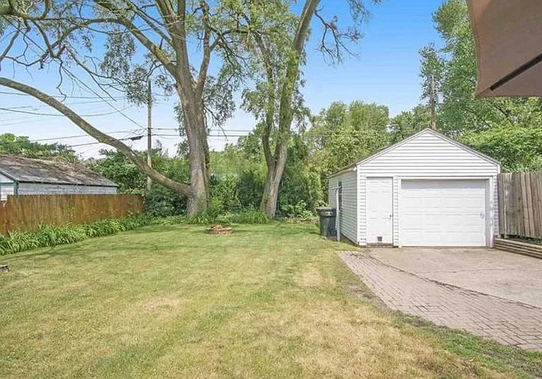 1519 Rockne Dr — Photo 3