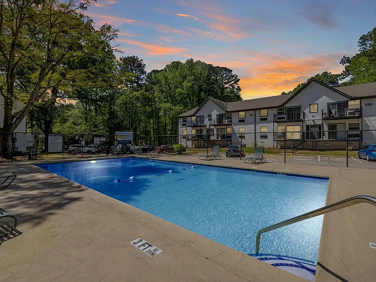 Modern Living in the Heart of Northlake — Photo 12