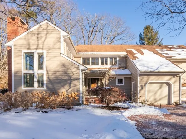 9 Benjamin Pl Unit 9, Chestnut Hill, MA 02467