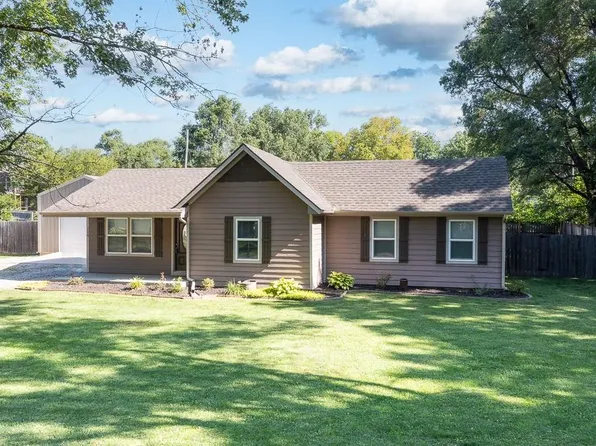 119 E 5th St, Tonganoxie, KS 66086