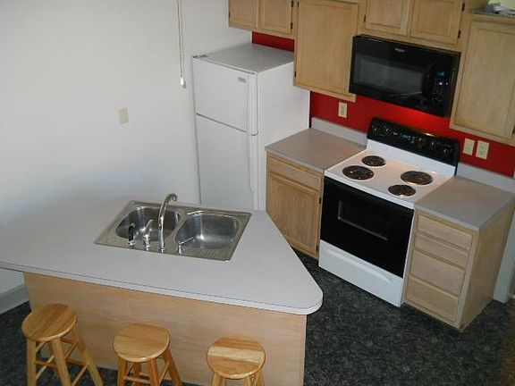 2nd image of 920 N Highland Ave