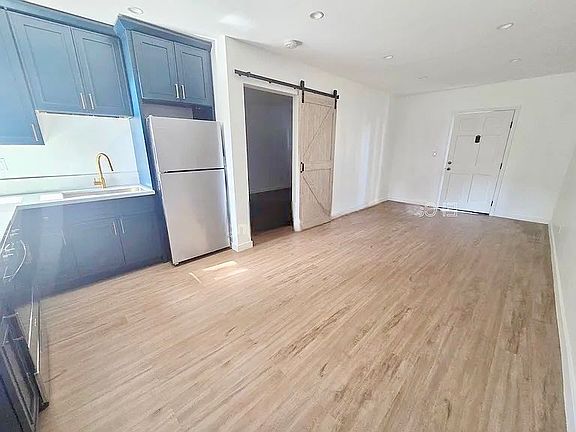 5th image of 425 E Wellington Ave Unit 1110