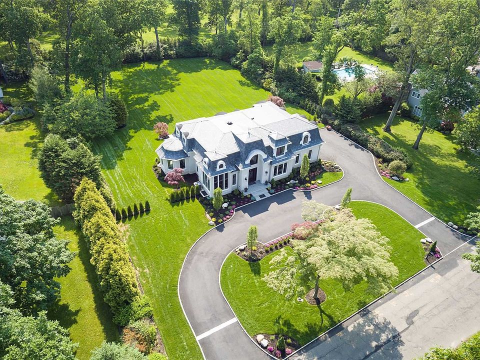 1st image of 7 Meadowbrook Ln