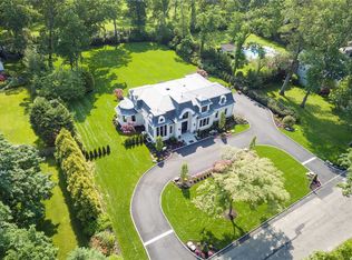 7 Meadowbrook Ln, Old Westbury, NY 11568