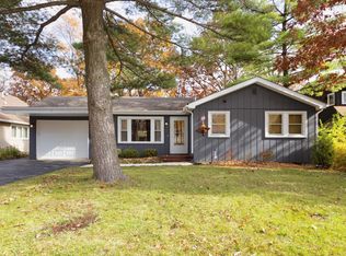 33445 N Greentree Rd, Grayslake, IL 60030