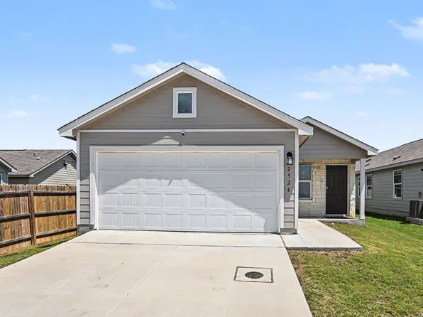 2926 Charpak Dr, Converse, TX 78109