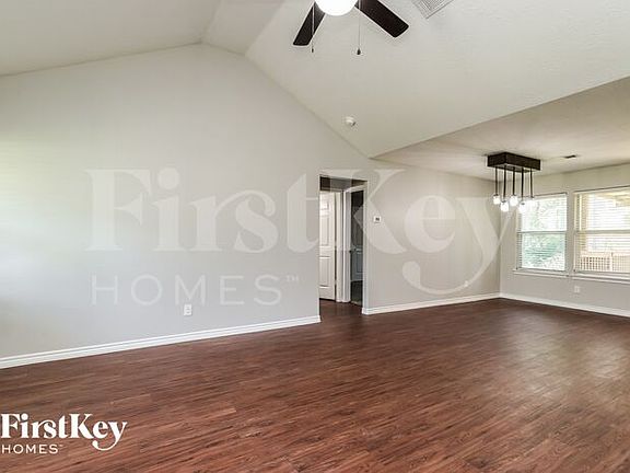 4th image of 10684 Royal York Dr