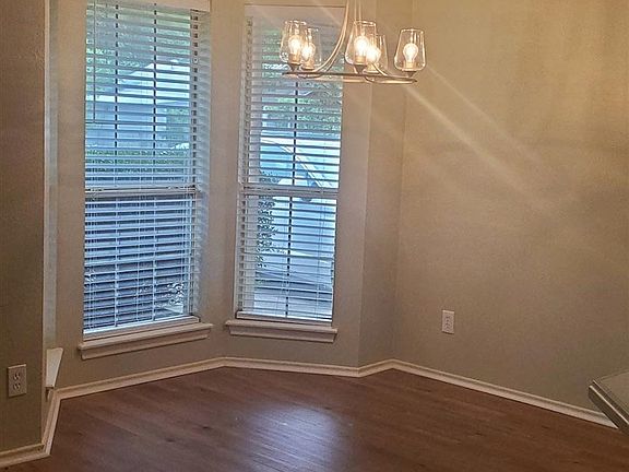 3rd image of 3212 Pecan St