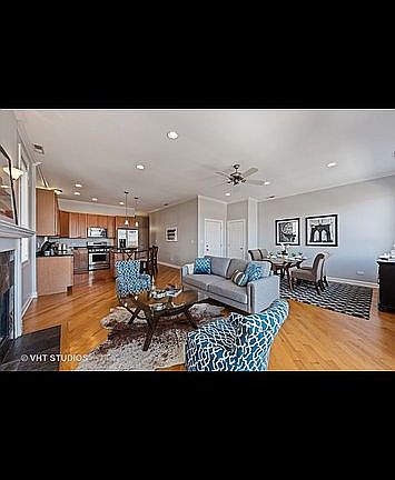 4th image of 2009 W Belmont Ave APT 4