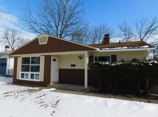 1 Thrush Rd, Carpentersville, IL 60110